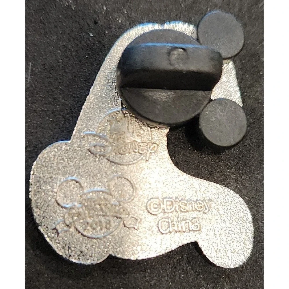 Disney Pin Mickey Mouse Right Hand Glove White Heart 2018 Trading 00000